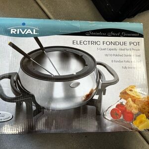 NEW ELECTRIC FONDUE POT, 3 QT, STAINLESS STEEL, 8 FONDUE FORKS, NONSTICK PAN